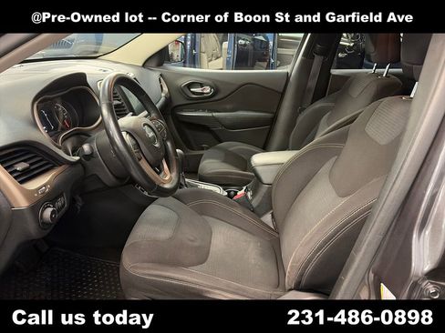 Used 2016 Jeep Cherokee Latitude w/ Cold Weather Group AWD/4WD image 14