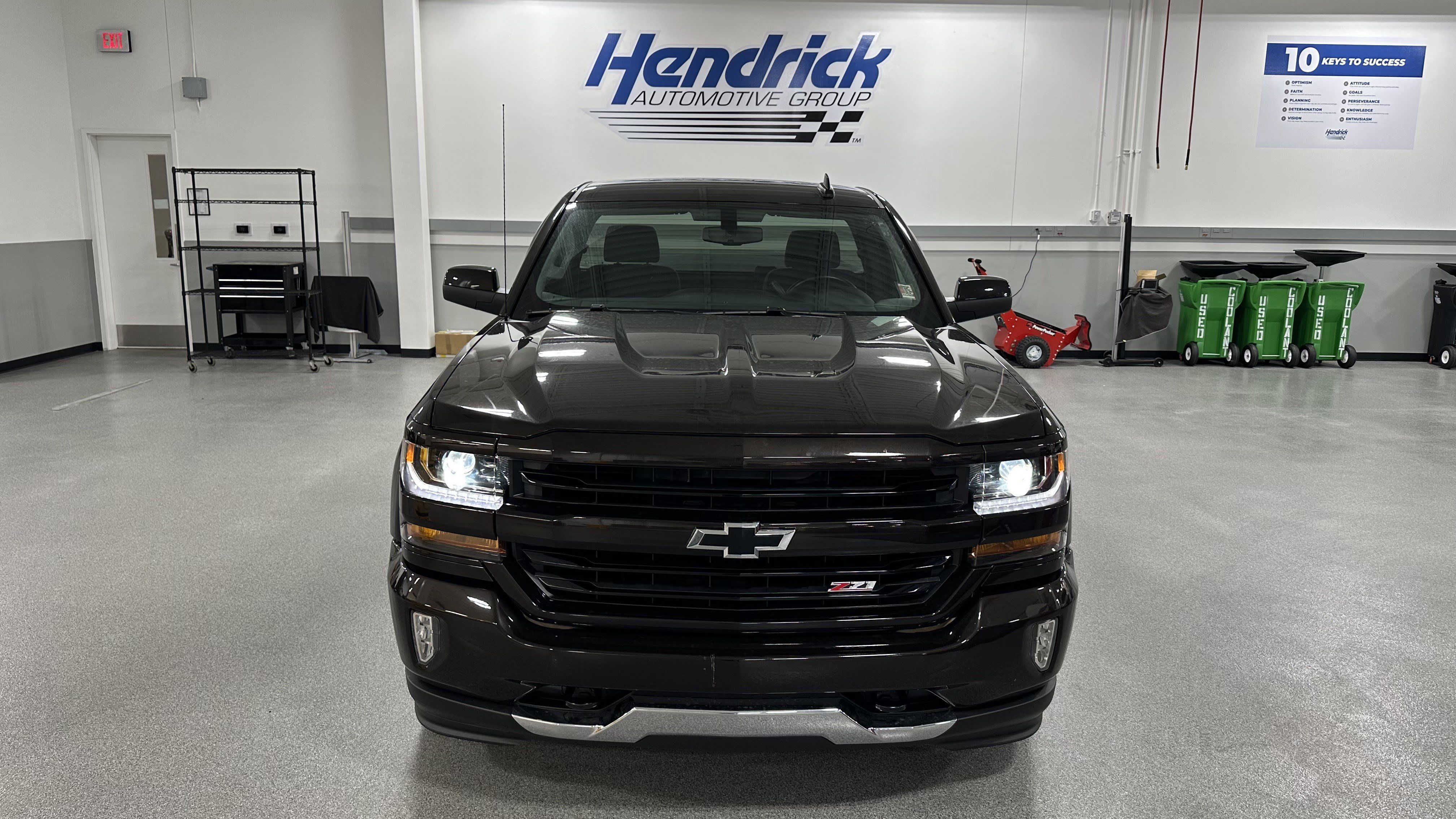 Used 2018 Chevrolet Silverado 1500 LT w/ LT Convenience Package AWD/4WD image 5