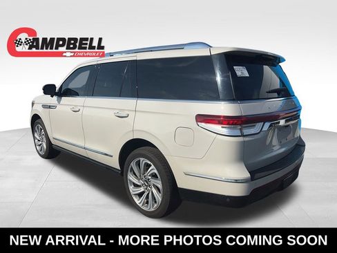 Used 2024 Lincoln Navigator Reserve AWD/4WD image 3