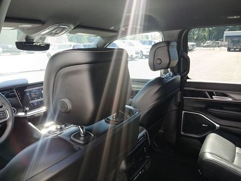 Used 2024 Jeep Wagoneer Series II AWD/4WD image 21
