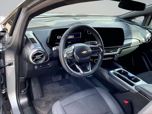 Used 2025 Chevrolet Equinox EV LT FWD image 2