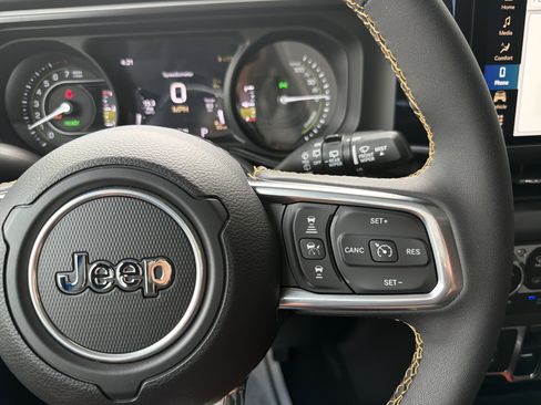 Certified 2024 Jeep Wrangler Unlimited Sahara AWD/4WD image 31