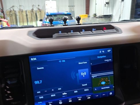 Used 2024 Ford Bronco Wildtrak image 12