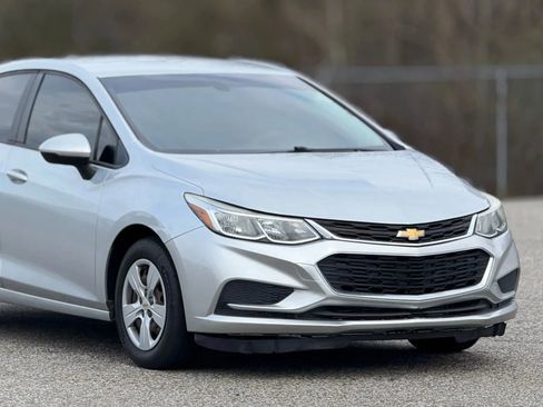 Used 2018 Chevrolet Cruze LS FWD image 15