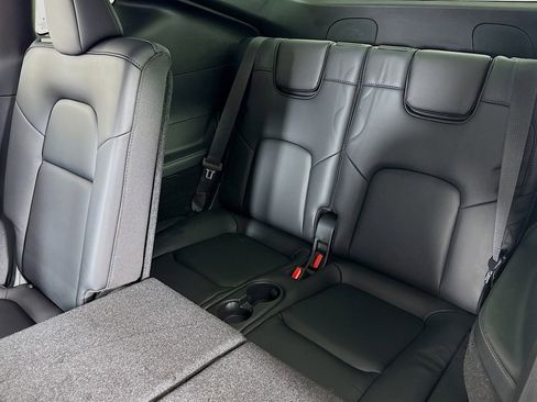 Used 2022 Tesla Model Y Long Range image 8