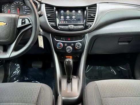 Used 2018 Chevrolet Trax LS FWD image 23