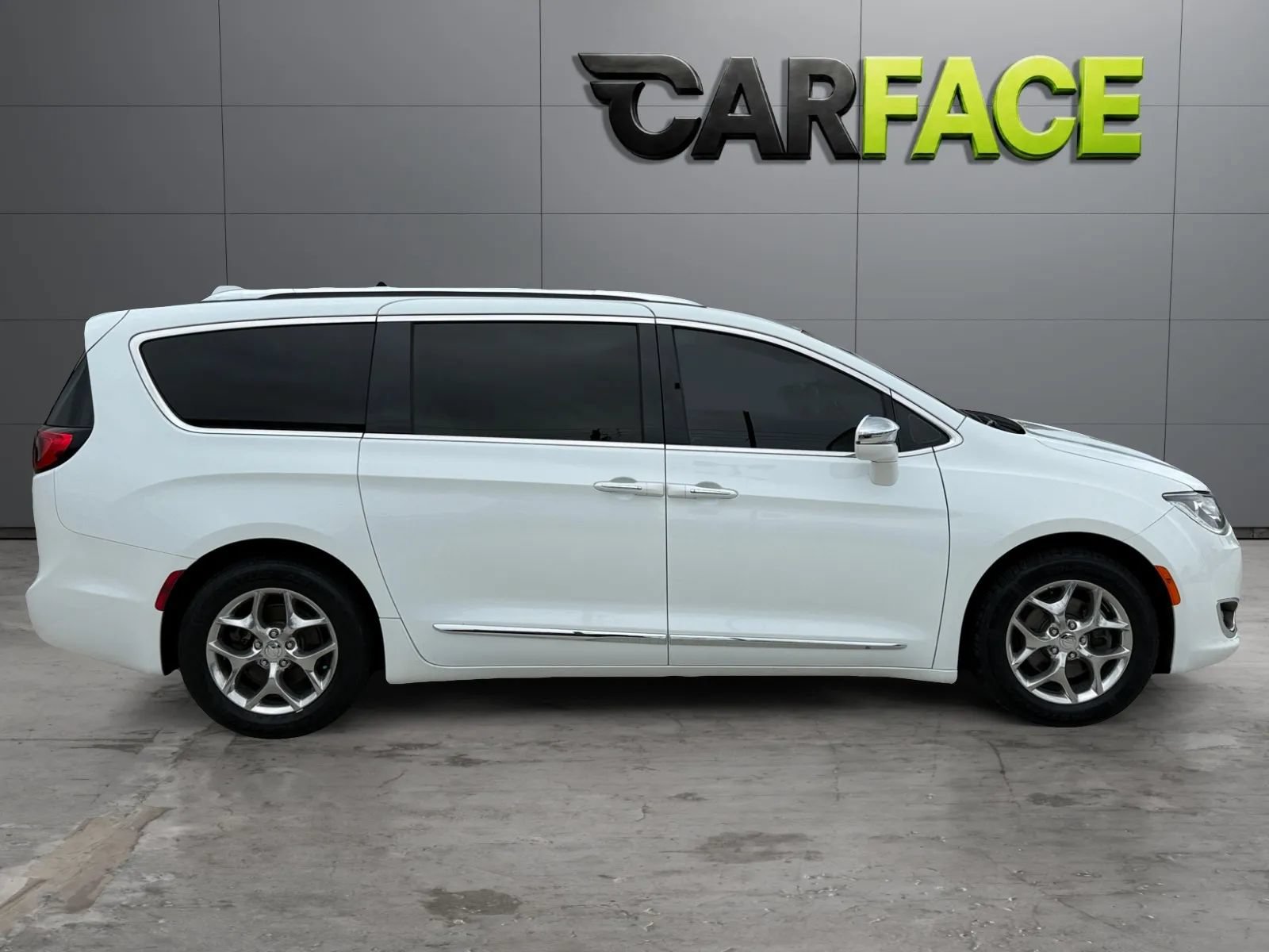 Used 2018 Chrysler Pacifica Limited FWD image 14