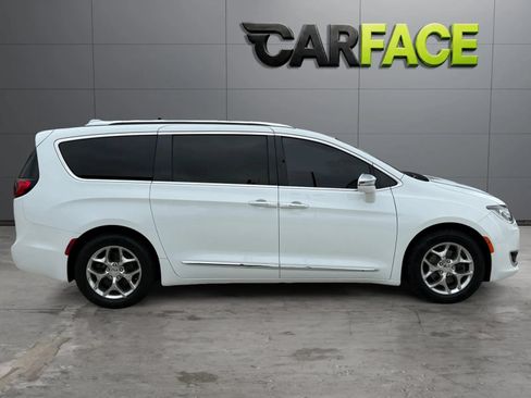 Used 2018 Chrysler Pacifica Limited FWD image 14