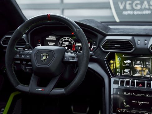 Used 2024 Lamborghini Urus Performante image 58