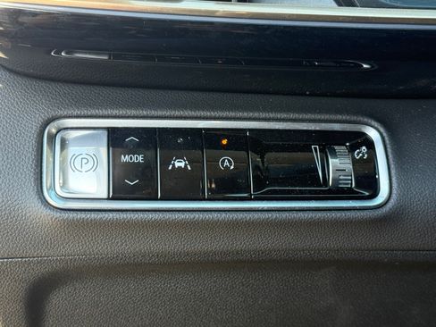 Used 2025 Buick Envision Avenir AWD/4WD image 23