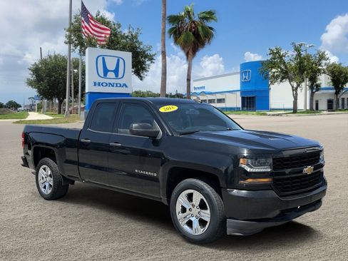 Used 2018 Chevrolet Silverado 1500 Custom w/ Custom Value Package RWD image 1