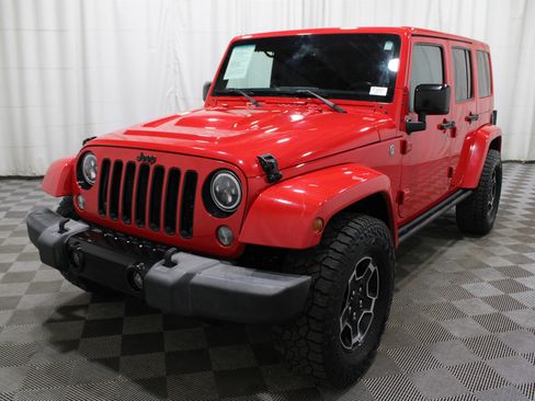 Used 2015 Jeep Wrangler Unlimited Sahara image 29