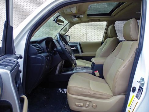 Used 2018 Toyota 4Runner SR5 Premium RWD image 10