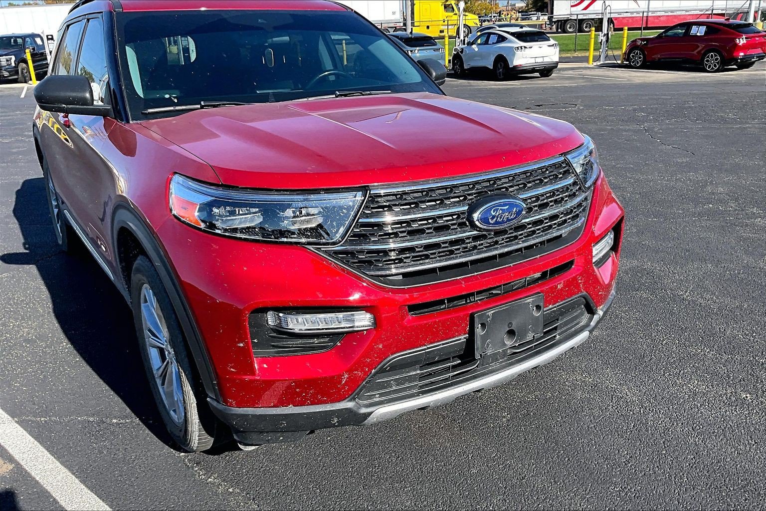 Used 2021 Ford Explorer XLT w/ Equipment Group 202A AWD/4WD image 4