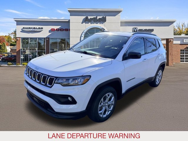 Used 2024 Jeep Compass Latitude AWD/4WD image 4
