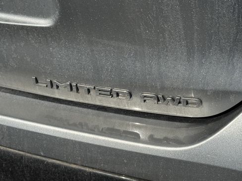 Used 2023 Toyota Highlander Limited image 22