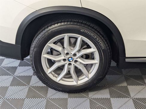 Used 2023 BMW X5 xDrive40i w/ Parking Assistance Package AWD/4WD image 11