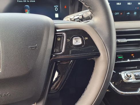 Used 2025 Lincoln Corsair FWD image 17