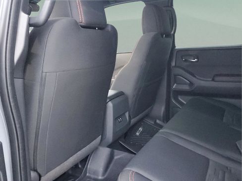 Used 2025 Nissan Frontier PRO-4X image 10