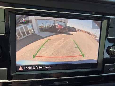 Used 2024 Volkswagen Jetta SE w/ Panoramic Sunroof Package image 21