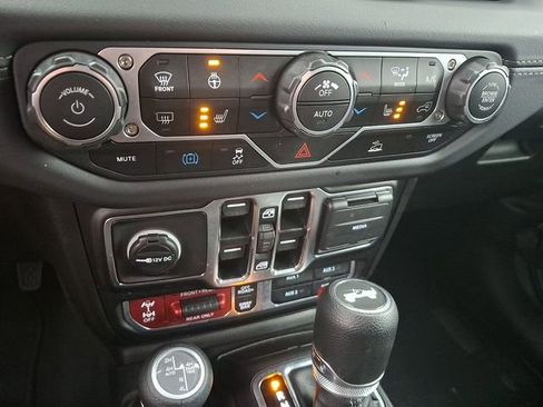 Used 2025 Jeep Wrangler Unlimited Rubicon 4xe w/ Convenience Group AWD/4WD image 15