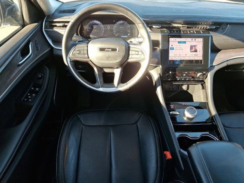 Used 2022 Jeep Grand Cherokee Limited image 11