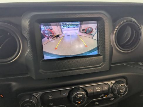 Used 2022 Jeep Wrangler Sport AWD/4WD image 20