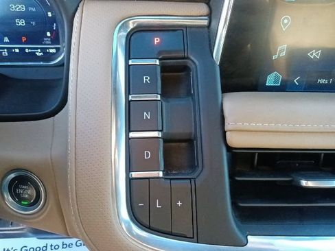 Used 2024 Chevrolet Suburban Premier RWD image 21