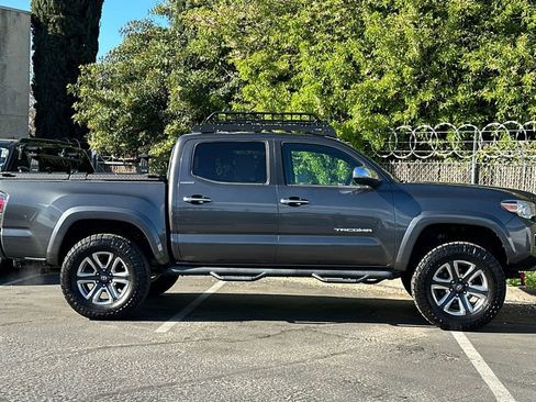 Used 2016 Toyota Tacoma Limited w/ Towing Package image 7