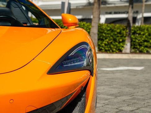 Used 2018 McLaren 570S Spider image 40