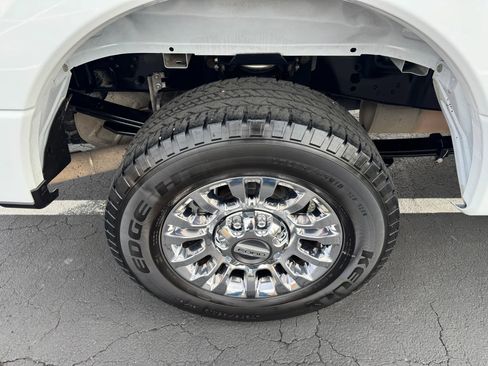 Used 2022 Ford F250 XLT w/ XLT Premium Package image 13