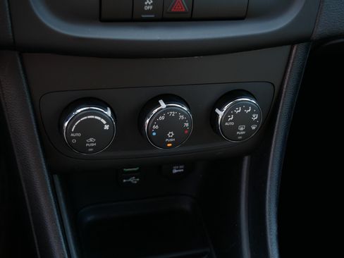 Used 2014 Dodge Avenger SXT w/ Rallye Appearance Group FWD image 23