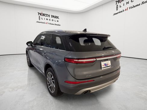 Used 2022 Lincoln Corsair FWD image 3