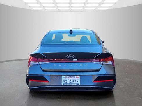 Used 2025 Hyundai Elantra SEL FWD image 6