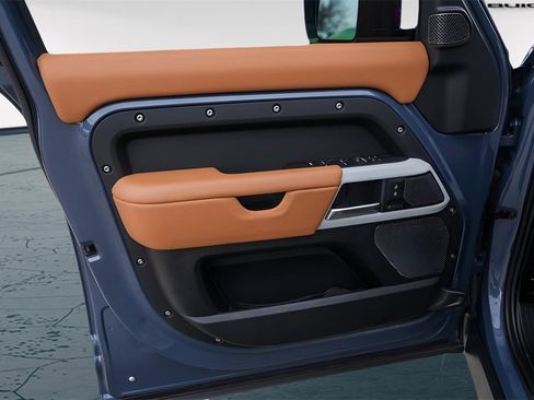 Used 2024 Land Rover Defender 110 SE image 27