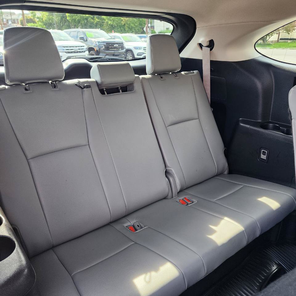 Used 2024 Toyota Highlander XLE FWD image 13
