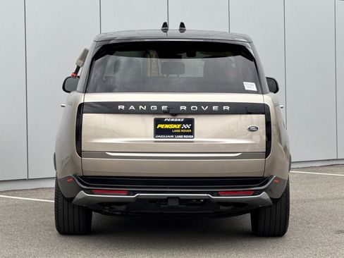Used 2023 Land Rover Range Rover SE image 4