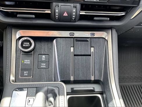 Used 2024 Lexus GX 550 w/ Accessory Package (2T) AWD/4WD image 16