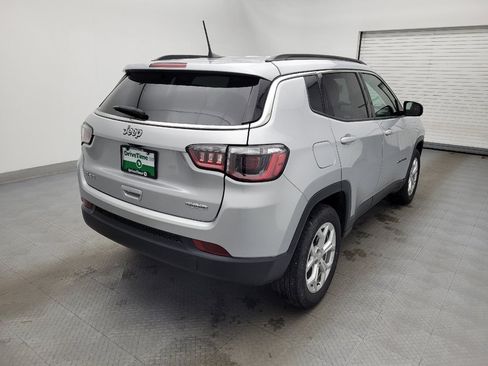 Used 2024 Jeep Compass Latitude image 9