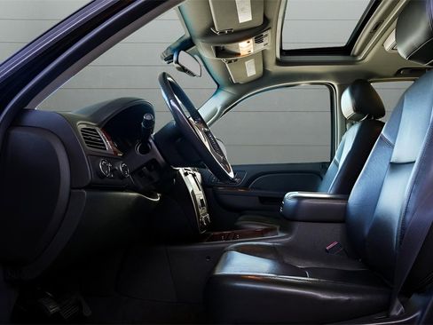 Used 2014 Chevrolet Suburban LTZ image 12