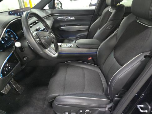 Used 2025 Genesis GV70 2.5T w/ Sport Prestige Package image 3