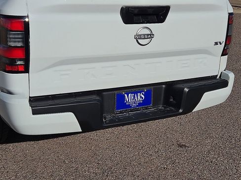 Used 2022 Nissan Frontier SV image 13