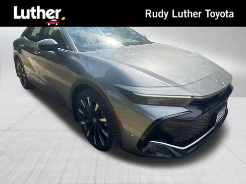 Certified 2024 Toyota Crown Platinum AWD/4WD image 1