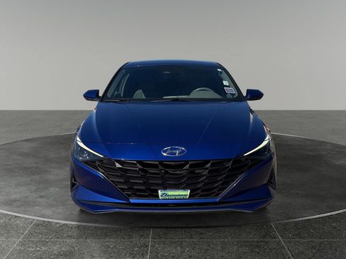 Used 2022 Hyundai Elantra SEL w/ Convenience Package FWD image 2
