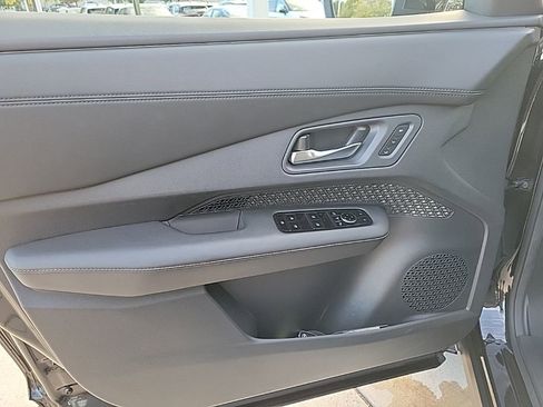 Certified 2023 Nissan Ariya FWD image 24