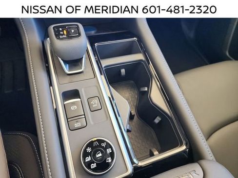 New 2026 Nissan Pathfinder SL w/ SL Premium Package AWD/4WD image 19