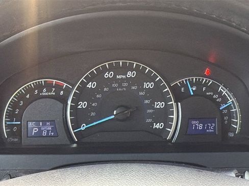 Used 2014 Toyota Camry L image 18