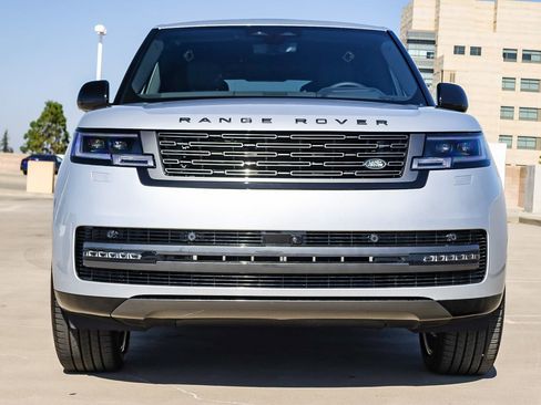 New 2025 Land Rover Range Rover SE image 2