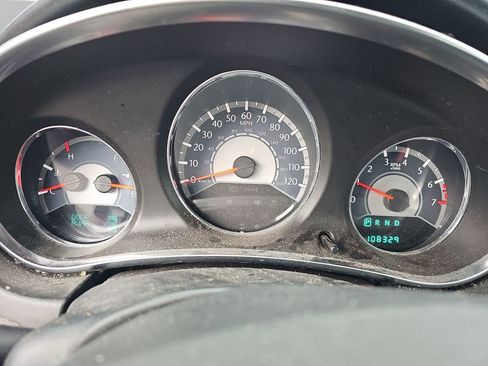 Used 2014 Chrysler 200 Touring image 10