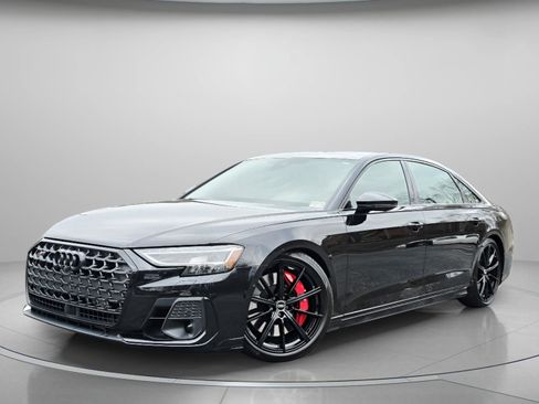 Used 2024 Audi S8 image 2